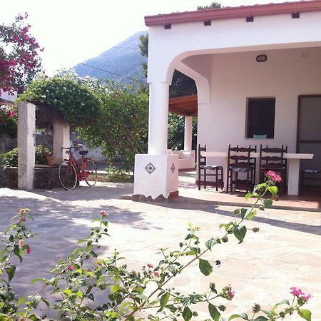 Villa By The Vulcano - 70Mq Plus Large Garden And Patio Екстер'єр фото